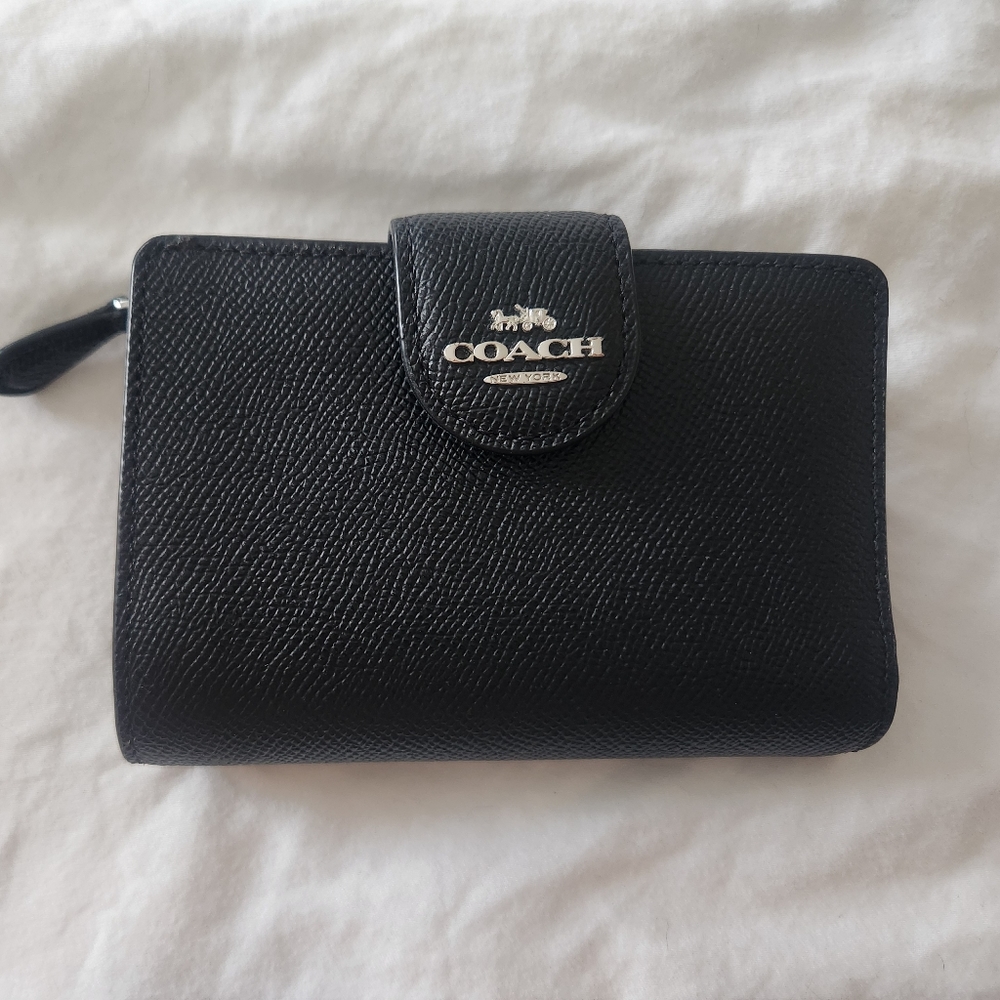 Coach Medium Corner Zip Wallet
